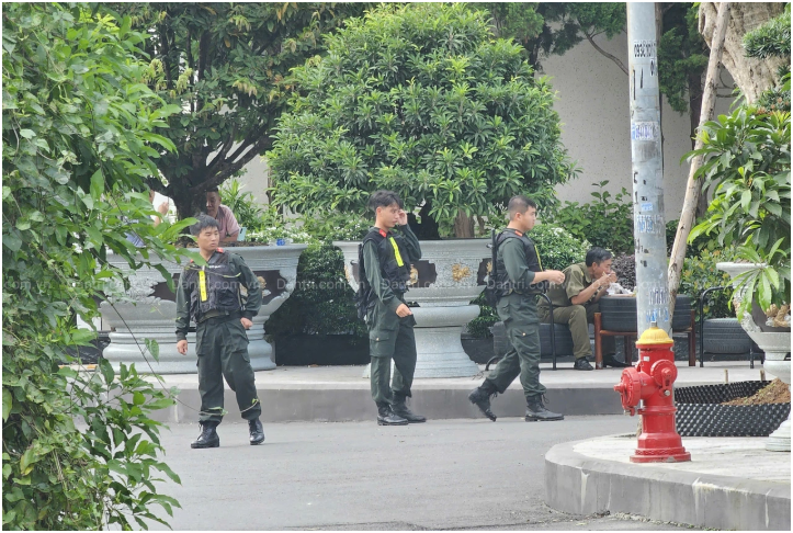 Thôi xong, khoảng 100 cảnh sát tới nhà riêng của sếp Mailisa: “Để điều tra và khám xét, chuẩn bị lên đường thật rồi”