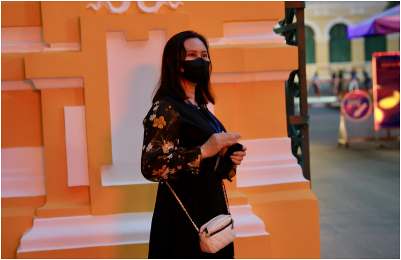 Mẹ Thùy Tiên bật khóc, bất lực nhìn con gái đi vào tòo: “Thùy Tiên có hành động đáp lại, gây xúc động”