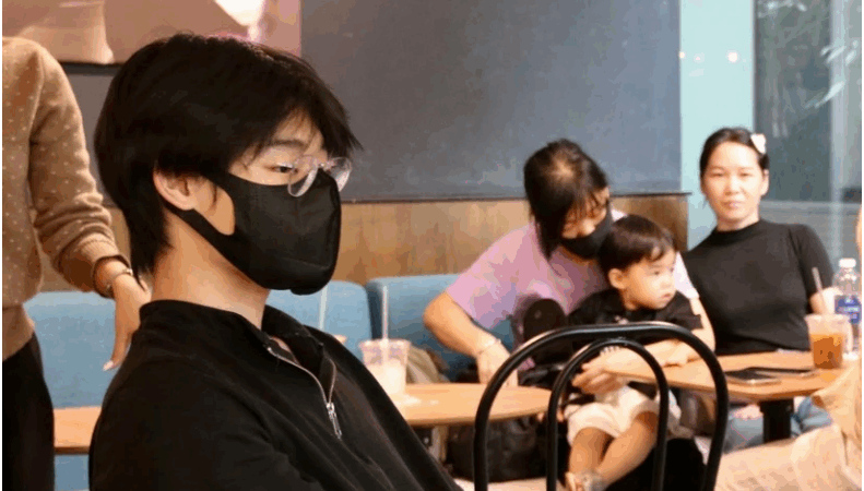 Con riêng của Tôn Bằng bay hẳn từ Trung Quốc sang Việt Nam để theo dõi Hằng Du Mục trong phiên tòa sơ thẩm xét xử: “Nói rõ tình hình hiện tại của 3 anh em”