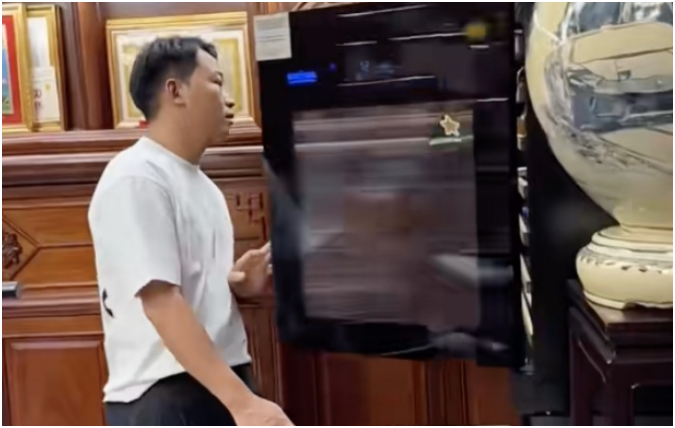 Rõ bên trong căn phòng chứa tiền gây số:c tại biệt phủ Mailisa: ‘Tiền chất đống, phải dùng két sắt cỡ lớn nhất mới chứa đầy được’