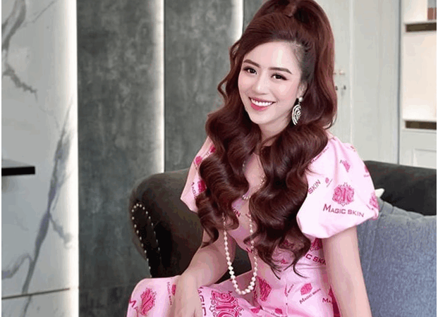 Chân dung của bà tr:ùm m:ỹ ph:ẩm đang xôn xao lúc này: Sao lại âm thầm xóa dấu vết như vậy?