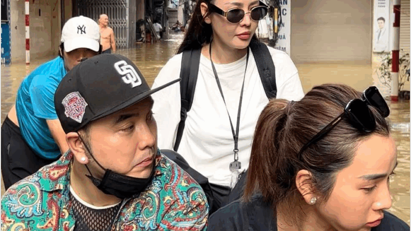 Ưng Hoàng Phúc đáp trả khi bị nói đi từ thiện vùng lũ như tới chỗ nước cao cho đẹp: “Chỉ cần 1 câu thôi, bên kia im lặng liền”