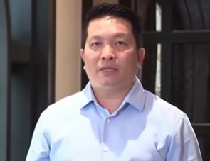 Chồng Đoàn Di Băng trước khi bị b:ắt: “Nhiều khách hàng mua nhầm hàng gi:ả dẫn đến vi:êm da, h:ư da và tìm đến công ty chúng tôi đòi bồi thường. Tôi mong cơ quan chức năng x:ử l:ý ngh:iêm để bảo vệ người tiêu dùng”