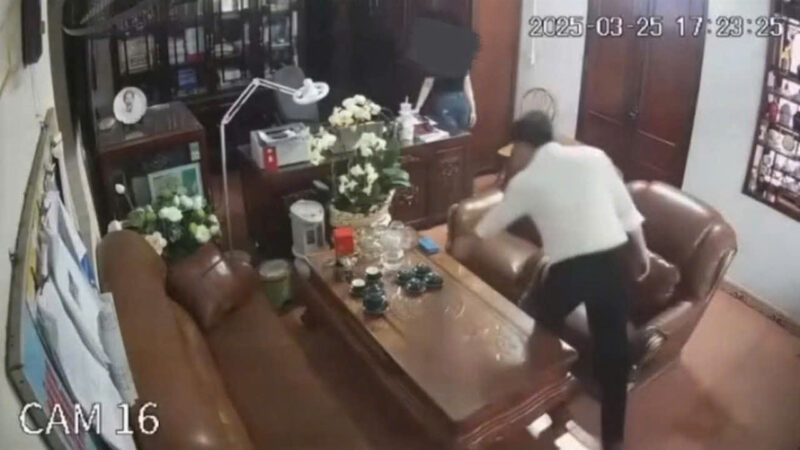 Vụ clip “phòng làm việc thành phòng tình ái”: Hé lộ danh tính người tung loạt video khiến Chủ tịch HĐQT bay ghế!