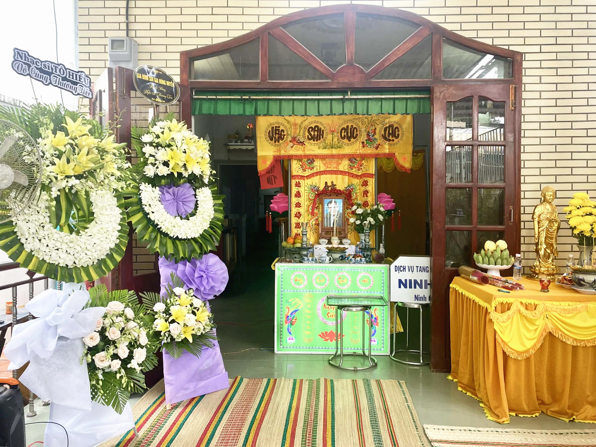 Đám tang nghệ sĩ Thương Tín diễn ra lặng lẽ đến nghẹn lòng: Một đời nổi danh là thế mà cuối cùng lại ra đi trong cảnh hiu quạnh