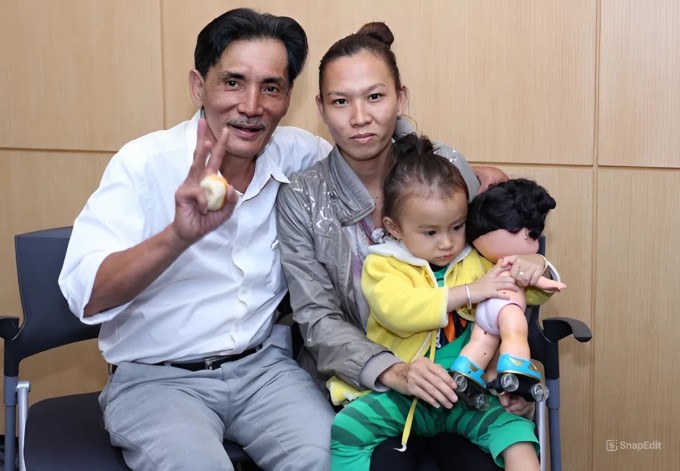 Đau lòng đến nghẹn: Bé gái 12 tuổi của Thương Tín không kịp gặp cha lần cuối