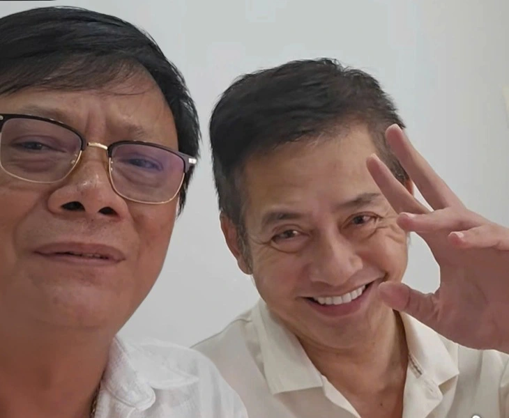 Tấn Hoàng trực tiếp đến thăm, livestream báo tin về sức khỏe của Tấn Beo: Nhìn chú giờ tóc bạc trắng, ai xem cũng nghẹn lòng