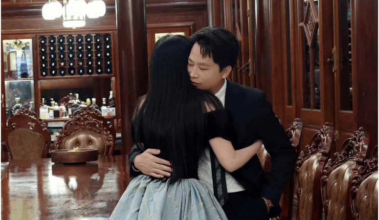 Nể phục chuyện tình của vợ chồng Mailisa: Từng nợ 2 tỷ, Hoàng Kim Khánh vẫn chọn y:êu và đồng cam cộng khổ dù vợ lớn tuổi hơn