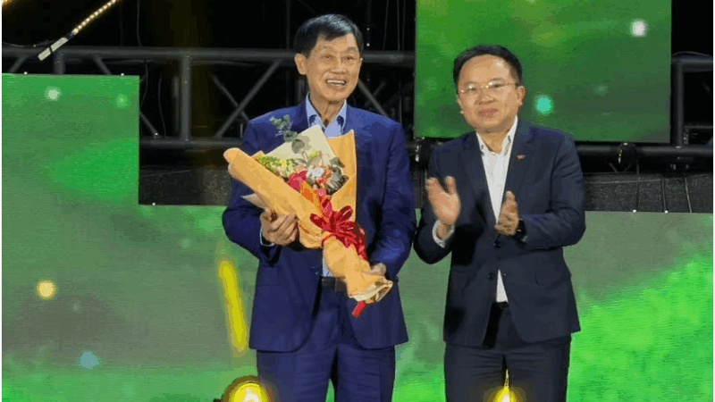 Tỷ phú Johnathan Hạnh Nguyễn ủng hộ bà con vùng lũ số tiền bằng cả gia tài: ‘Cả nước ai cũng nể ông, cảm ơn vì tấm lòng, tiết lộ số tiền cực bất ngờ’