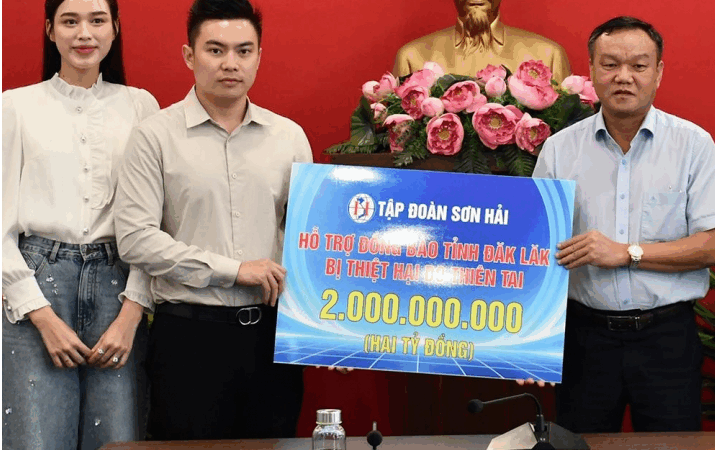 Tiết lộ số tiền mà vợ chồng Đỗ Thị Hà ủng hộ bà con vùng lũ: “Không ngờ nhiều đến thế, lắm tiền thật đấy”