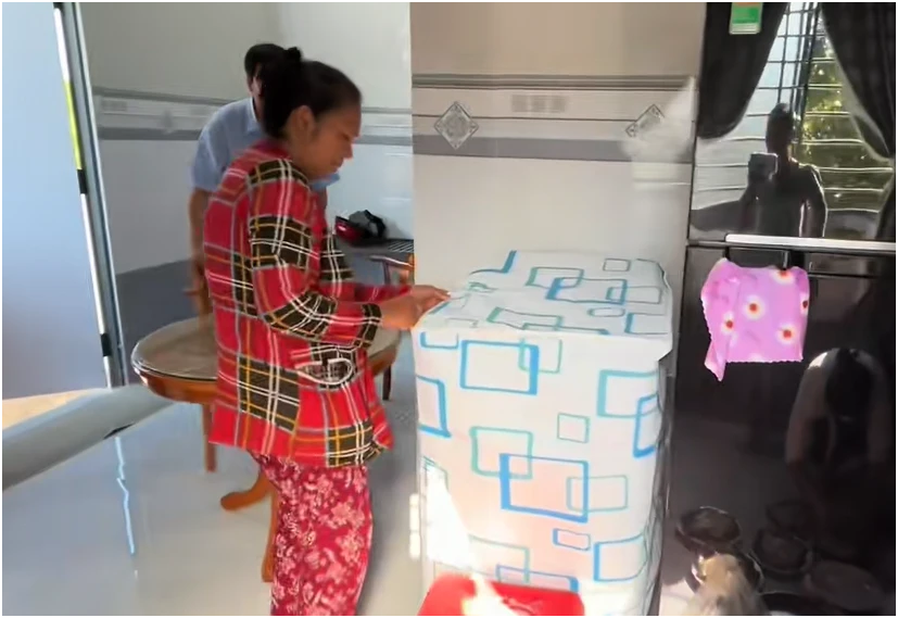 Rõ thái độ của bà Giao khi vợ cũ ông Ba Minh bất ngờ xuất hiện tại tiệc tân gia: ‘Phản ứng khiến nhiều người bất ngờ’