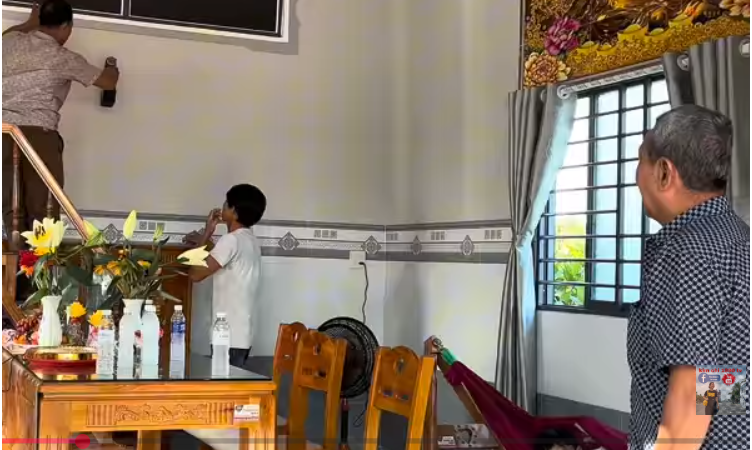 Ông ba Minh và bà Giao tân gia nhà mới: ‘Sắm toàn đồ xịn, máy giặt, tủ lạnh, tivi có đủ, giàu hơn nhiều nhà bình thường, lên đời lắm rồi’