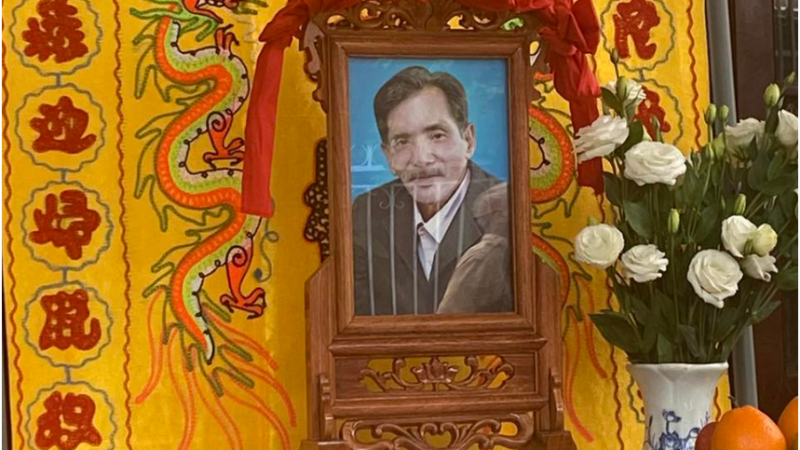 Đám tang của nghệ sĩ Thương Tín: ‘Yên tĩnh đến lạ thường, thật quá khó hiểu’