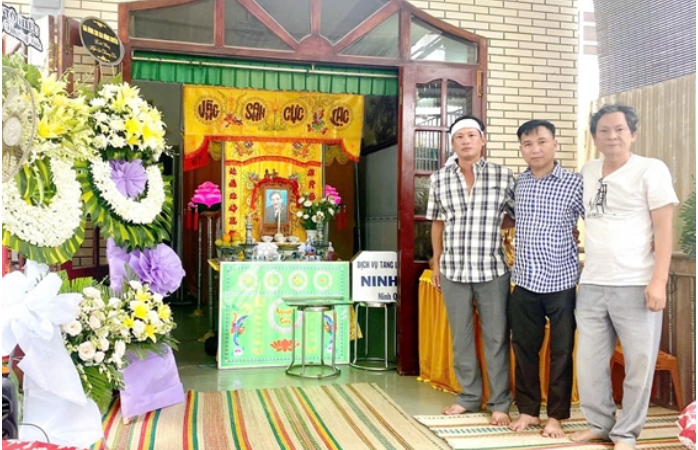 Nhạc sĩ Tô Hiếu tiết lộ dấu hiệu bất thường khi thắp nhang cho NS Thương Tín: “Tâ:m li:nh không đùa được đâu, trùng hợp đến không ngờ”