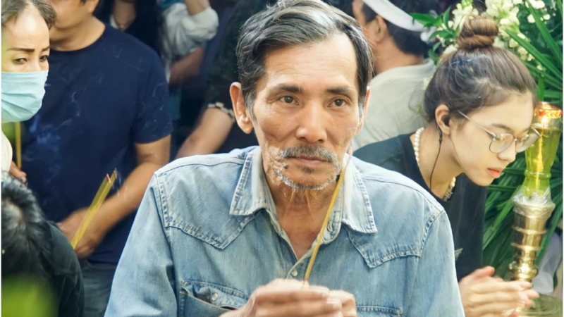 Một nghệ sĩ nổi tiếng bị réo tên vì không đến viế:ng Thương Tín: “Ngày chú Vũ Linh m:ất, Thương Tín vẫn có mặt, sao giờ chị lại im lặng không đáp lễ?