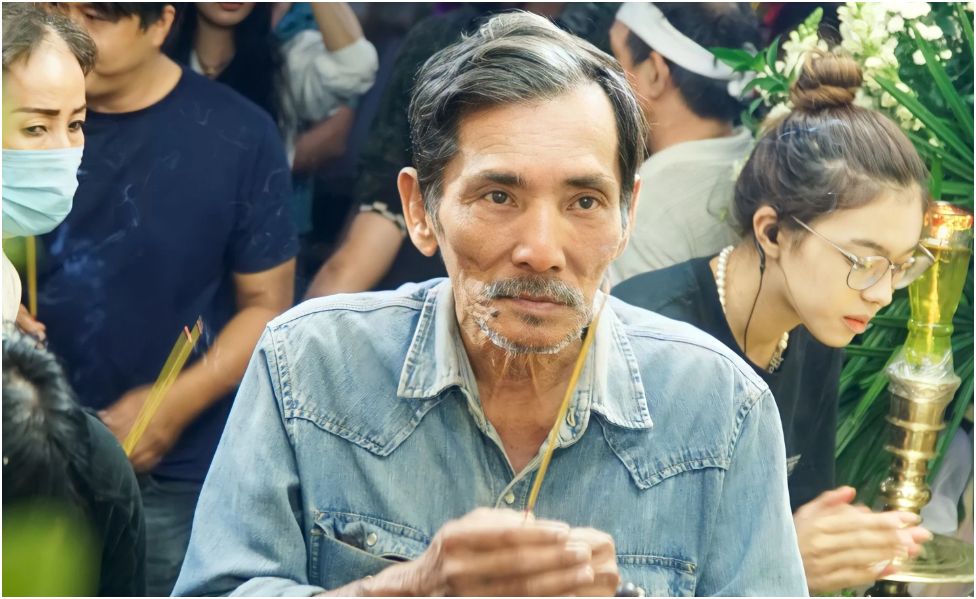 Một nghệ sĩ nổi tiếng bị réo tên vì không đến viế:ng Thương Tín: “Ngày chú Vũ Linh m:ất, Thương Tín vẫn có mặt, sao giờ chị lại im lặng không đáp lễ?