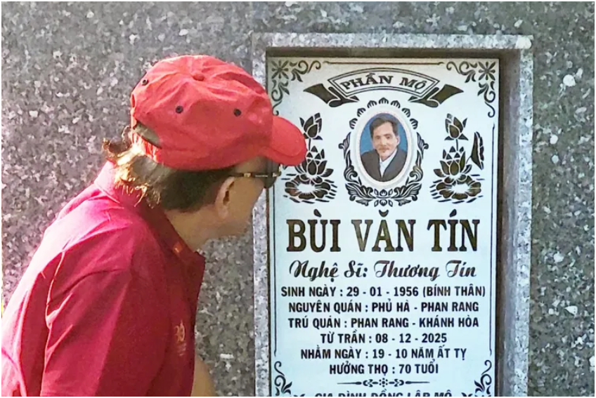 Một nhà biên kịch đã lặng lẽ ra thăm m:ộ của NS Thương Tín: ‘Cũng thấy buồn khi lễ ta:ng lại vắng vẻ, đìu hiu đến thế’