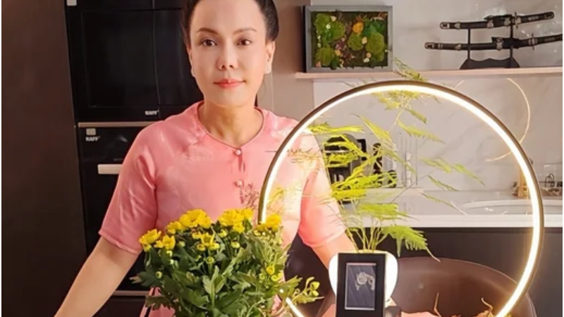 Việt Hương lần đầu lên tiếng về sự r:a đ:i của NS Thương Tín: “Hiếm lắm mới thấy một nghệ sĩ đứng ra nói thẳng lúc này”