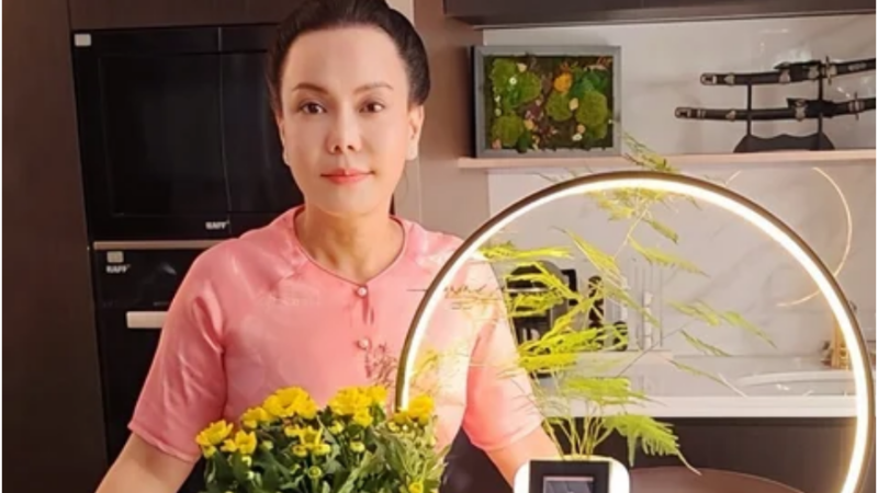 Việt Hương có động thái lạ giữa lúc NS Thương Tín qu:a đ:ời: ‘Nói 1 câu mà nhiều người xúc động, đúng là đàn chị của các nghệ sĩ’