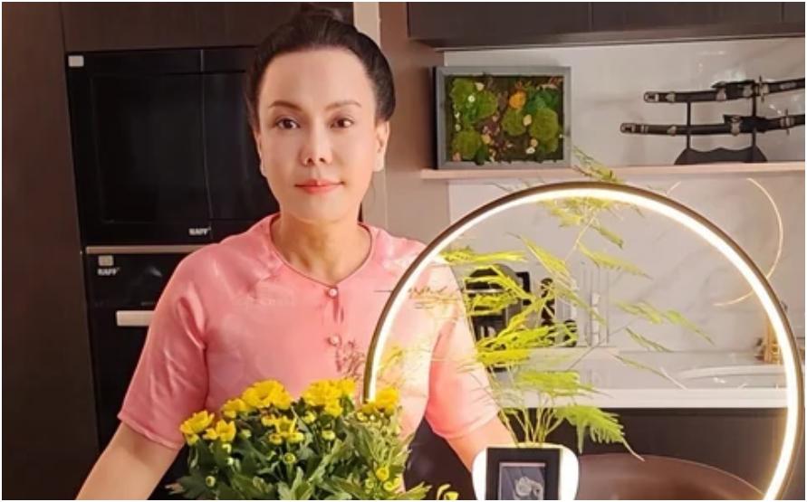 Việt Hương có động thái lạ giữa lúc NS Thương Tín qu:a đ:ời: ‘Nói 1 câu mà nhiều người xúc động, đúng là đàn chị của các nghệ sĩ’