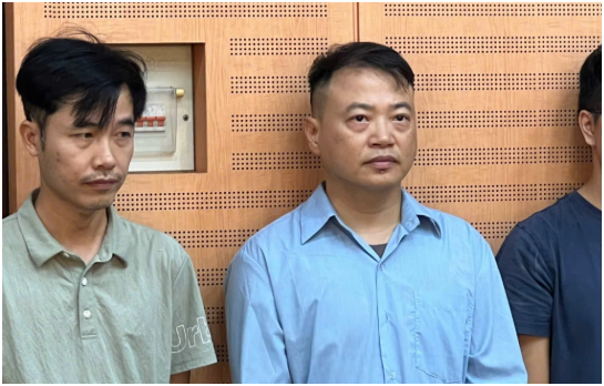 Shark Bình bị khởi tố thêm t:ội, đối diện cáo buộc thứ 3 trong đại án Antex: “Chuyến này Phương Oanh ở nhà chờ mòn mỏi”