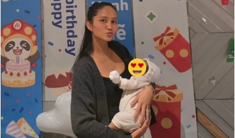 Hoa hậu H’Hen Niê tiếp tục gây tra:nh c:ãi vì cách chăm con “không giống ai”: Nhiều người ngỡ ngàng thốt lên “chị này lạ thật đấy!”