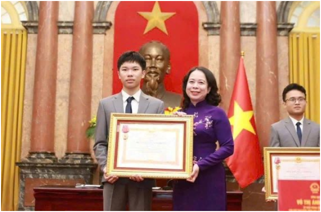 Chân dung nam sinh Nghệ An lập kỷ lục thưởng cao nhất tỉnh sau ‘cú đúp’ Vàng Olympic