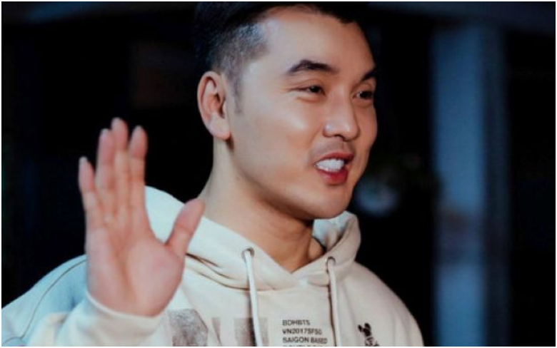 Ưng Hoàng Phúc bị chỉ trích vì bán USB giá cao chót vót: “Ai mà mua cho nổi?”