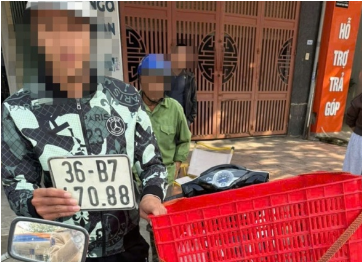 Danh tính shipper Thanh Hóa đi xe ‘4 không’, bị phạt 30 triệu: ‘Bay hết 3 tháng lương’