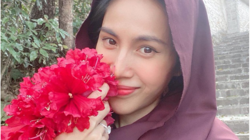 Thủy Tiên kh:oe ăn chay trường nên có móng tay chắc khỏe, sợ mùi ta:nh th:ịt c:á: “Vô tình để lộ nhẫn kim cương và xế hộp tiền tỷ”