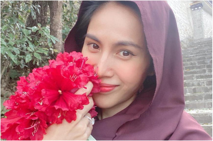 Thủy Tiên kh:oe ăn chay trường nên có móng tay chắc khỏe, sợ mùi ta:nh th:ịt c:á: “Vô tình để lộ nhẫn kim cương và xế hộp tiền tỷ”