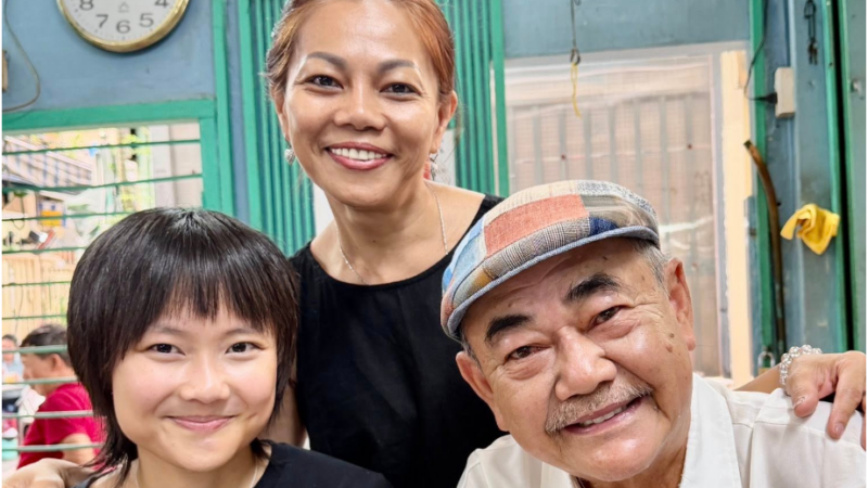 Chuyện lạ có thật, diễn viên Việt Anh cùng bạn gái mới kém 30 tuổi gặp lại vợ cũ