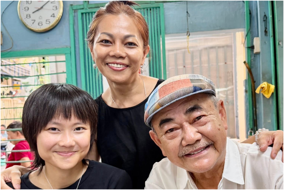 Chuyện lạ có thật, diễn viên Việt Anh cùng bạn gái mới kém 30 tuổi gặp lại vợ cũ