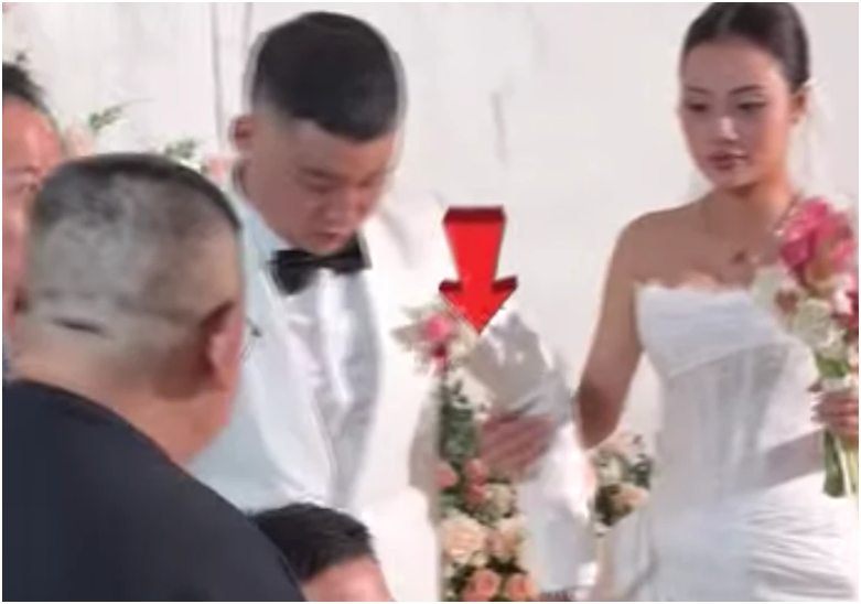 Con dâu Tấn Beo có biểu cảm lạ khi thấy bố chồng ngồi xe lăn: Sao lại như vậy cơ chứ?