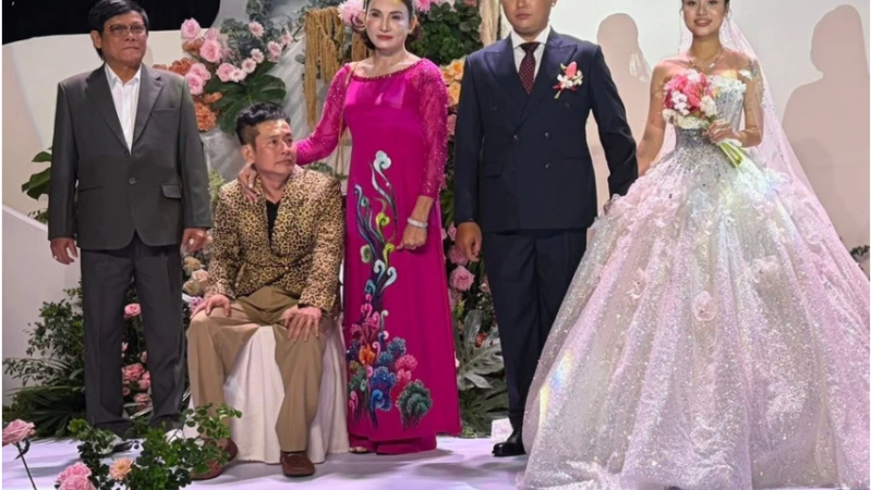 Con dâu tiết l:ộ thái độ lạ khi bố tập tễnh lên sân khấu: ‘Mẹ ruột tiết l:ộ chi tiết cực s:ố:c’