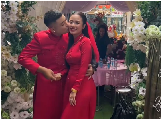 Con dâu Tấn Beo là cháu nội danh ca Chế Linh: ‘Thân thế cũng không phải dạng vừa’