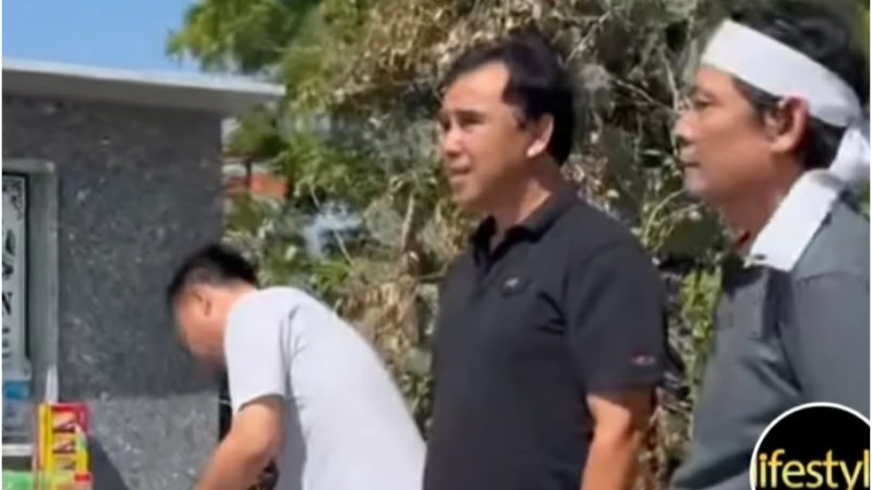 Quyền Linh chứng minh nghệ sĩ không hề vô tâm bằng một hành động nhỏ với Thương Tín: Xem xong ai cũng thấy ấm lòng