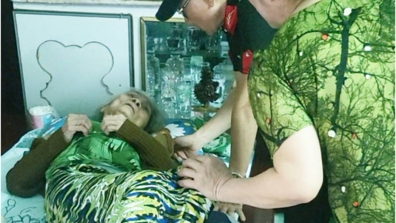 Xót quá, con trai thừa nhận vẫn chưa thông báo cho mẹ của NS Thương Tín về sự r:a đ:i của ông: ‘Không dám nói luôn’