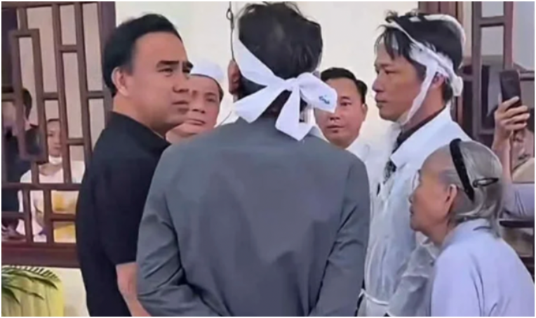 Đã rõ lý do Quyền Linh tới thăm mộ của NS Thương Tín: ‘Sao chỉ có đi 1 mình, các NS khác vô tâm quá vậy sao?’