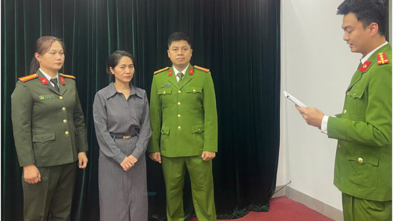 Thôi xong: Kh:ởi t:ố giám đốc công ty tổ chức chương trình ‘Về đây bốn cánh chim trời’
