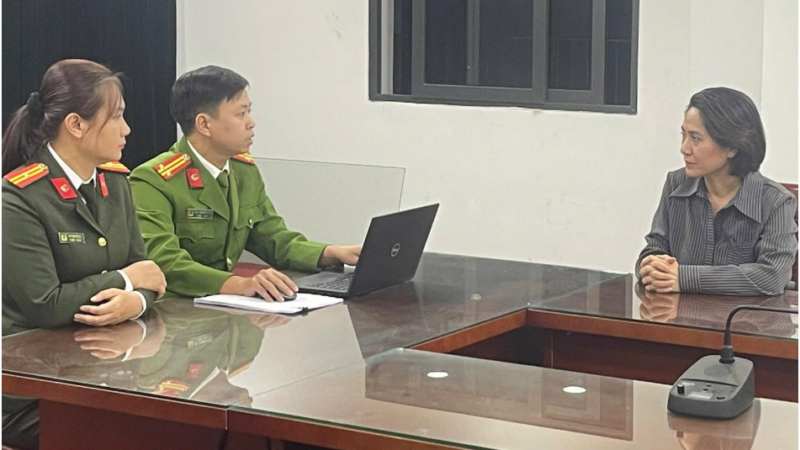 Rõ danh tính và chân dung của vị giám đốc tổ chức chương trình “Về đây bốn cánh chim trời” : “Hóa ra là nhà sản xuất có tiếng, có nhiều năm kinh nghiệm”