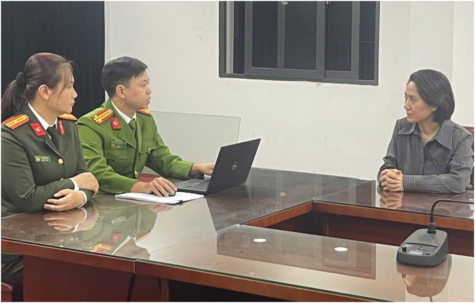 Rõ danh tính và chân dung của vị giám đốc tổ chức chương trình “Về đây bốn cánh chim trời” : “Hóa ra là nhà sản xuất có tiếng, có nhiều năm kinh nghiệm”