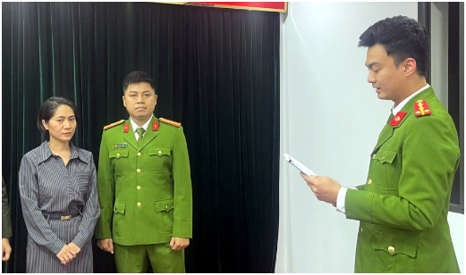 Rõ thân thế cực đặc biệt của giám đốc tổ chức chương trình “Về đây 4 cánh chim trời”: ‘Không phải dạng vừa đâu, quen biết rộng lắm đấy’