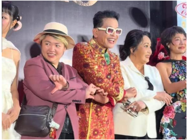 Thanh Bạch công khai bạn đời trước công chúng: Nhiều người ngỡ chỉ là trợ lý xách đồ, sự thật khiến ai cũng bất ngờ