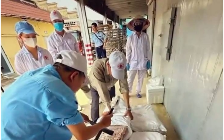 Cận cảnh kho hàng chứa 120 tấn thịt lợn nhiễm bệnh của CTCP đồ hộp Hạ Long: ‘Tiết l:ộ cách qua mặt lực lượng chức năng, tinh vi quá’