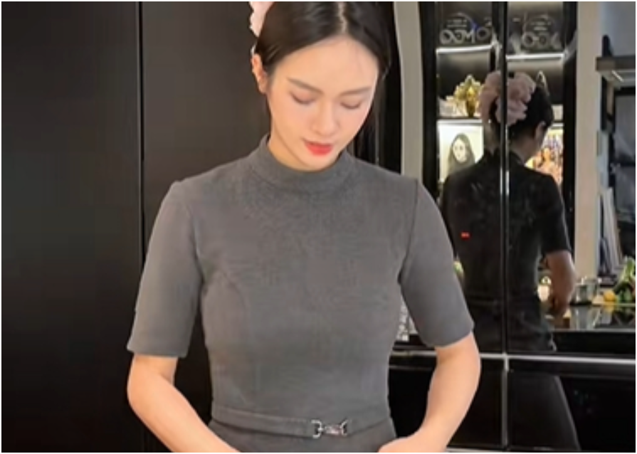 Vũ Thúy Quỳnh bắt chước Phương Oanh làm c:ờ nh:íp nấu ăn nhưng mà bị soi tướng đứng: ‘Sao lại dạ:ng há:ng khó coi quá vậy’