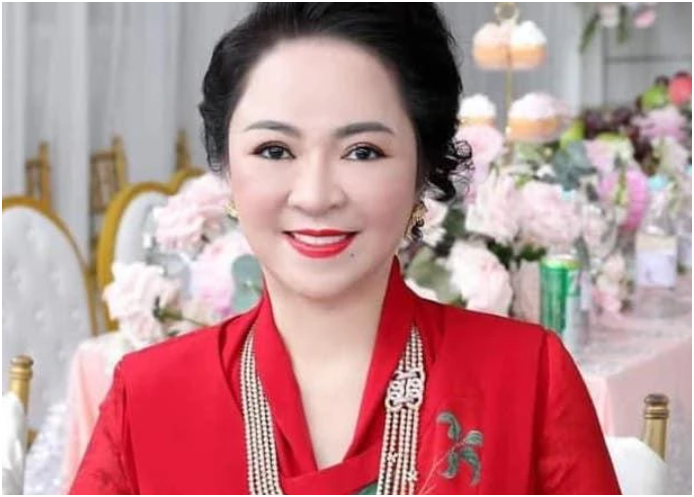 Bà Phương Hằng bất ngờ réo tên 1 nữ nghệ sĩ: “Kể về đời tư không ngờ của chị, nhiều người ngỡ ngàng luôn”