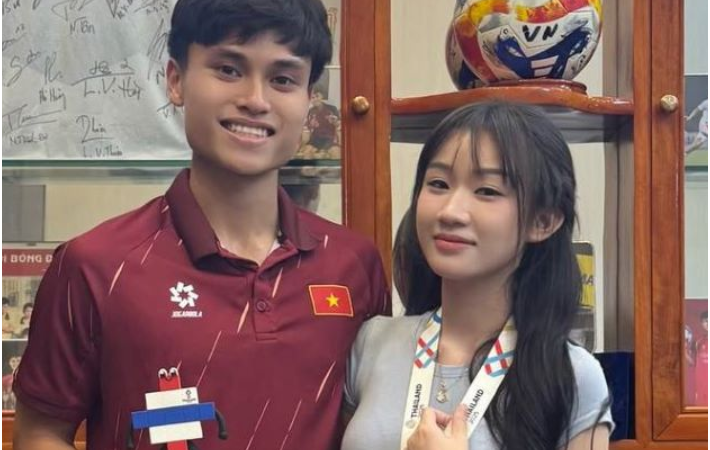 Rõ danh tính ‘nàng thơ’ triệu view của người hùng U23 Việt Nam: Hót tóp tóp cơ sở hữu nhan sắc đỉnh cỡ nào mà đang rần rần