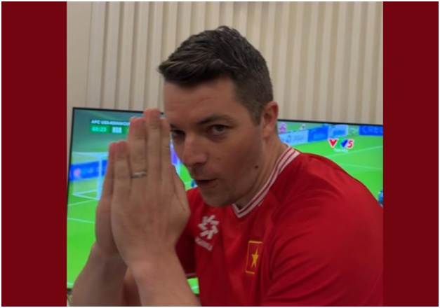 Rõ danh tính thanh niên người nước ngoài tuyên bố U23 Việt Nam thắng là sẽ nhảy sông để hát: “Làm cho cả triệu người dân VN phấn khích”