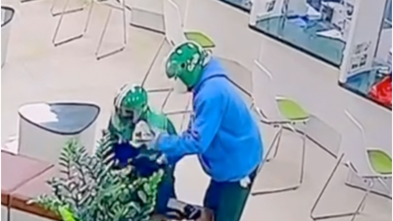 Rõ số tiền mà 2 nghi phạm đã lấy trong vụ cư:ớ:p Ngân hàng ở Gia Lai: “Con số không ngờ thật, nhiều quá”